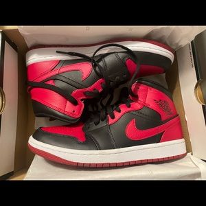 Air Jordan 1 mid banned